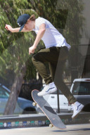 EXKLUSIV - Brooklyn Beckham zeigt sein können auf dem Skateboard