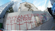 NEWS - Paris: Die Eglise Sainte-Rita ist nach der Evakuierung verbarrikadiert