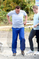 PEOPLE - Arnold Schwarzenegger trägt einen BH