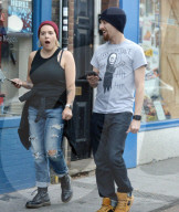 EXKLUSIV - Nicole Kidman's Adoptivtochter Bella Cruise auf Pokemon-Jagd