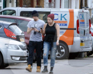 EXKLUSIV - Nicole Kidman's Adoptivtochter Bella Cruise auf Pokemon-Jagd