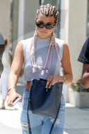PEOPLE - Sofia Richie hat sich einen Rasta-Look verpasst