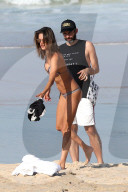 EXKLUSIV - Alessandra Ambrosio posiert am Strand in Rio