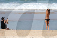 EXKLUSIV - Alessandra Ambrosio posiert am Strand in Rio