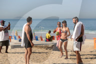 EXKLUSIV - Alessandra Ambrosio posiert am Strand in Rio