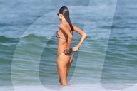 EXKLUSIV - Alessandra Ambrosio posiert am Strand in Rio