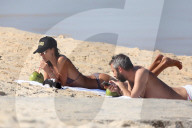 EXKLUSIV - Alessandra Ambrosio posiert am Strand in Rio