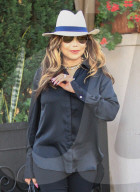 EXKLUSIV - La Toya Jackson fädelt gekonnt ihre Spaghetti auf