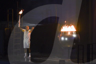 OLYMPIA 2016 - Eröffnungsfeier: Vanderlei Cordieiro de Lima entzündet die Flamme