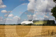 NEWS - Cardington: Hybridluftschiff "Airlander" verlässt den Hangar