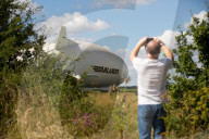 NEWS - Cardington: Hybridluftschiff "Airlander" verlässt den Hangar