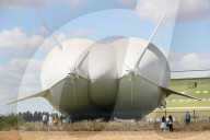 NEWS - Cardington: Hybridluftschiff "Airlander" verlässt den Hangar