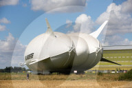 NEWS - Cardington: Hybridluftschiff "Airlander" verlässt den Hangar