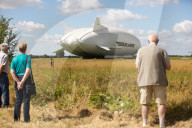 NEWS - Cardington: Hybridluftschiff "Airlander" verlässt den Hangar