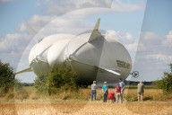 NEWS - Cardington: Hybridluftschiff "Airlander" verlässt den Hangar