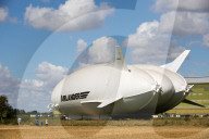 NEWS - Cardington: Hybridluftschiff "Airlander" verlässt den Hangar