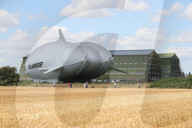 NEWS - Cardington: Hybridluftschiff "Airlander" verlässt den Hangar