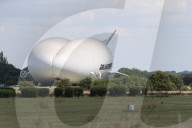 NEWS - Cardington: Hybridluftschiff "Airlander" verlässt den Hangar