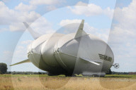 NEWS - Cardington: Hybridluftschiff "Airlander" verlässt den Hangar