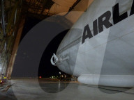 NEWS - Cardington: Hybridluftschiff "Airlander" verlässt den Hangar