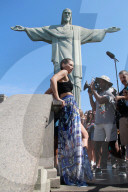 PEOPLE - Adriana Lima gibt ein Interview unter den Augen von "Christo"
