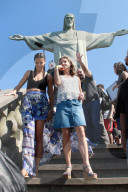 PEOPLE - Adriana Lima gibt ein Interview unter den Augen von "Christo"