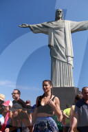 PEOPLE - Adriana Lima gibt ein Interview unter den Augen von "Christo"