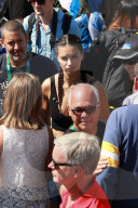 PEOPLE - Adriana Lima gibt ein Interview unter den Augen von "Christo"