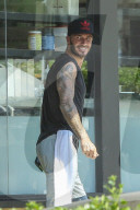 PEOPLE - David Beckham dreht sich lachend nach einer Brünetten um