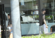 PEOPLE - David Beckham dreht sich lachend nach einer Brünetten um