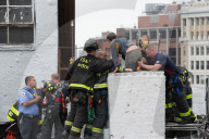 NEWS - New York: Partygänger von Feuerwehr aus Kamin befreit
