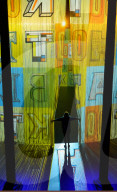 FEATURE - 'Curtain Call' von Ron Arad im Roundhouse in London