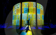 FEATURE - 'Curtain Call' von Ron Arad im Roundhouse in London