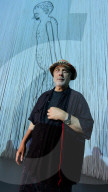 FEATURE - 'Curtain Call' von Ron Arad im Roundhouse in London