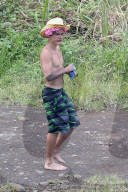 EXKLUSIV - Justin Bieber gut gelaunt zusammen mit Freunde auf Hawaii
