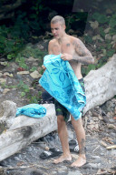 EXKLUSIV - Justin Bieber gut gelaunt zusammen mit Freunde auf Hawaii
