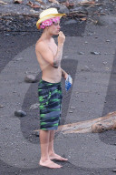 EXKLUSIV - Justin Bieber gut gelaunt zusammen mit Freunde auf Hawaii