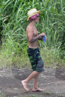 EXKLUSIV - Justin Bieber gut gelaunt zusammen mit Freunde auf Hawaii