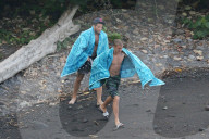 EXKLUSIV - Justin Bieber gut gelaunt zusammen mit Freunde auf Hawaii