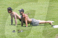 EXKLUSIV - Justin Bieber am Pool mit Freunden