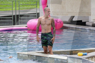 EXKLUSIV - Justin Bieber am Pool mit Freunden