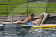 EXKLUSIV - Justin Bieber am Pool mit Freunden