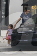 PEOPLE - Mila Kunis mit Tochter Wyatt beim 'Pint Size Kids' in Beverly Hills