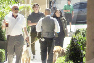 PEOPLE - Blonder Brooklyn Beckham mit einer Brunetten in Beverly Hills unterwegs