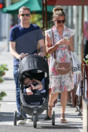 PEOPLE - Cat Deeley mit der Familie in Beverly Hills unterwegs