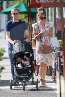 PEOPLE - Cat Deeley mit der Familie in Beverly Hills unterwegs