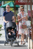 PEOPLE - Cat Deeley mit der Familie in Beverly Hills unterwegs