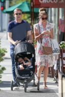 PEOPLE - Cat Deeley mit der Familie in Beverly Hills unterwegs