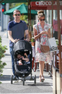 PEOPLE - Cat Deeley mit der Familie in Beverly Hills unterwegs