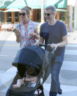 PEOPLE - Cat Deeley mit der Familie in Beverly Hills unterwegs